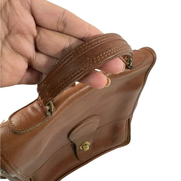 Vintage Coach British Tan Leather Station Crossbody Bag - Picture 9 of 16